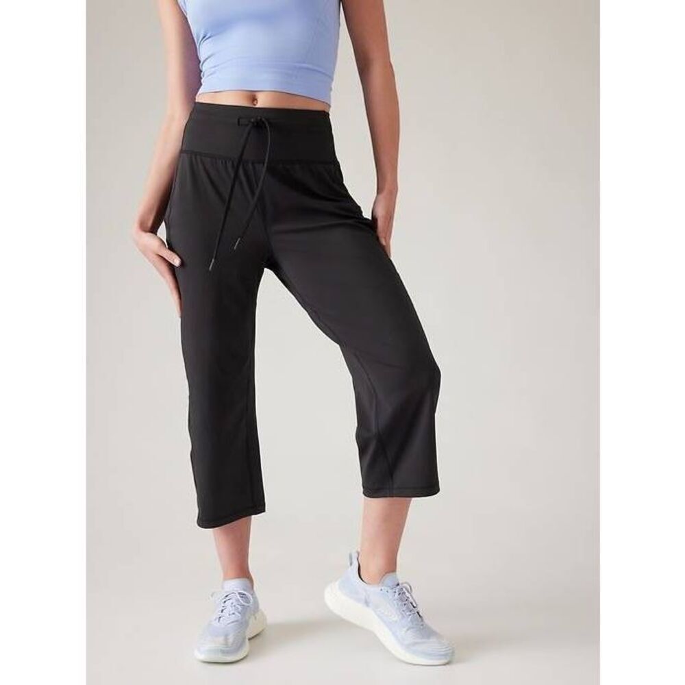 Athleta Ultimate Crop Pants Black ST Athletic Workout Gym Running Athleisure
